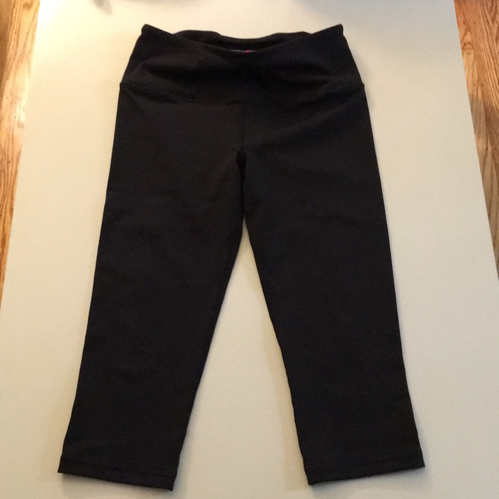 Victoria’s Secret Sport konckout crop leggings XS